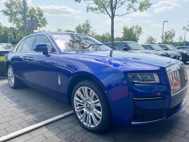 Nhiều siêu xe chào hàng đại gia Việt giá vài chục tỷ đồng