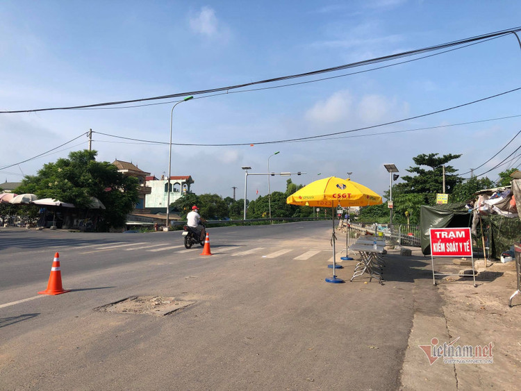 Bí thư Hà Nội thị sát điểm lập chốt kiểm soát vùng 1