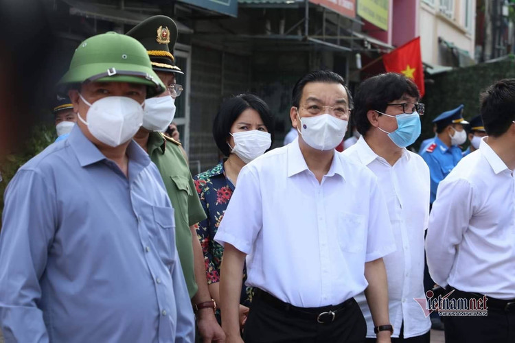 Bí thư Hà Nội thị sát điểm lập chốt kiểm soát vùng 1