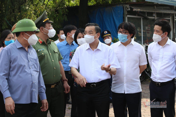 Bí thư Hà Nội thị sát điểm lập chốt kiểm soát vùng 1