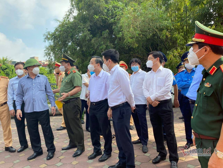 Bí thư Hà Nội thị sát điểm lập chốt kiểm soát vùng 1