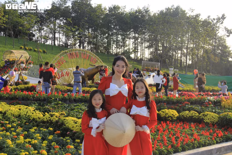 TRỰC TIẾP: Người dân cả nước chờ đón năm mới Tân Sửu 2021 - 18