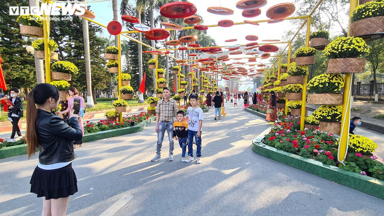 TRỰC TIẾP: Người dân cả nước chờ đón năm mới Tân Sửu 2021 - 26