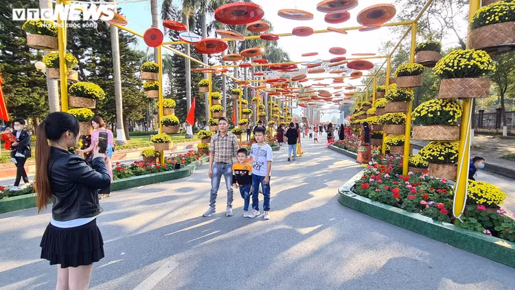 TRỰC TIẾP: Người dân cả nước chờ đón năm mới Tân Sửu 2021 - 26