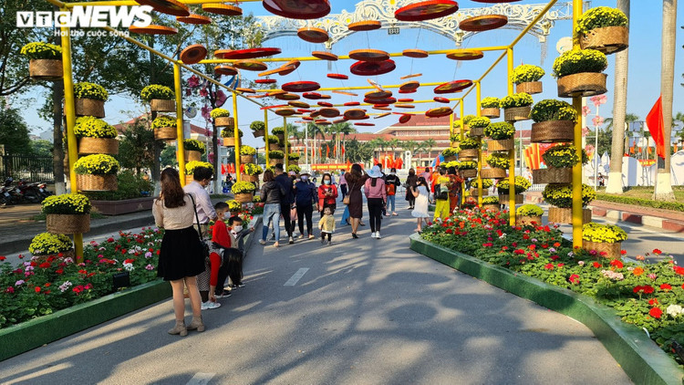 TRỰC TIẾP: Người dân cả nước chờ đón năm mới Tân Sửu 2021 - 24