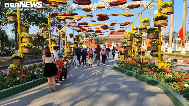 TRỰC TIẾP: Người dân cả nước chờ đón năm mới Tân Sửu 2021 - 24