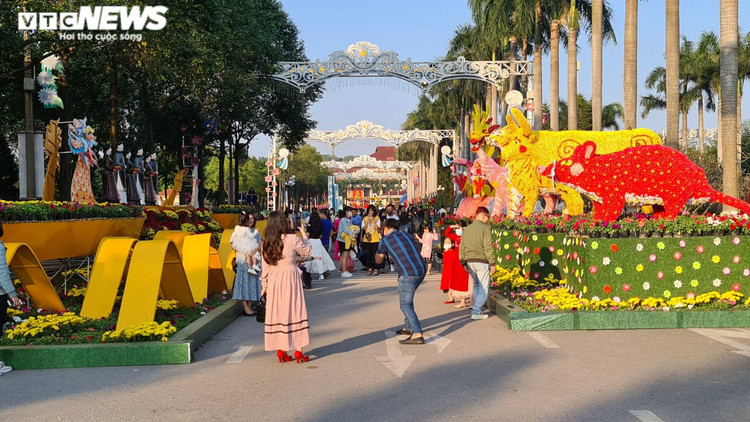 TRỰC TIẾP: Người dân cả nước chờ đón năm mới Tân Sửu 2021 - 22