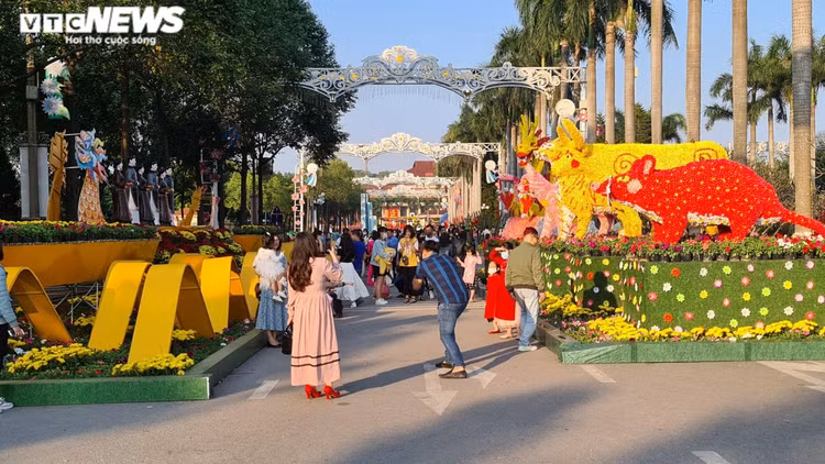 TRỰC TIẾP: Người dân cả nước chờ đón năm mới Tân Sửu 2021 - 22