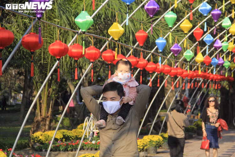 TRỰC TIẾP: Người dân cả nước chờ đón năm mới Tân Sửu 2021 - 16