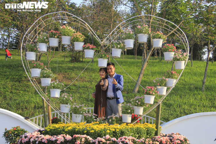 TRỰC TIẾP: Người dân cả nước chờ đón năm mới Tân Sửu 2021 - 13