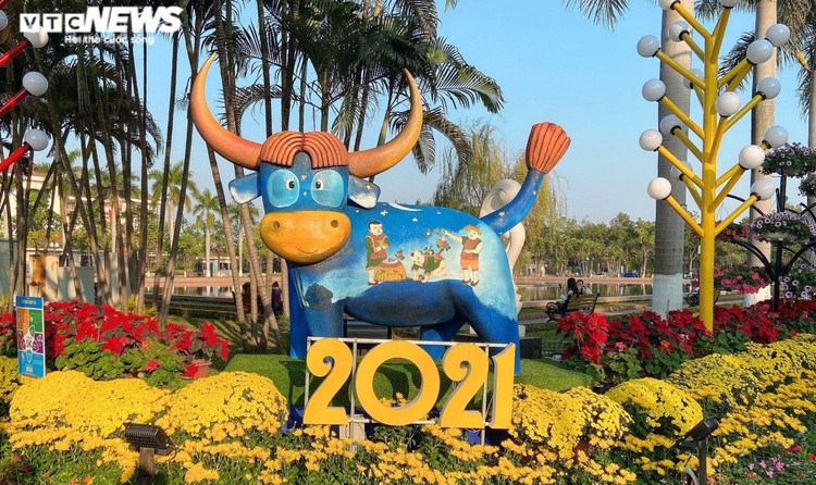 TRỰC TIẾP: Người dân cả nước chờ đón năm mới Tân Sửu 2021 - 19