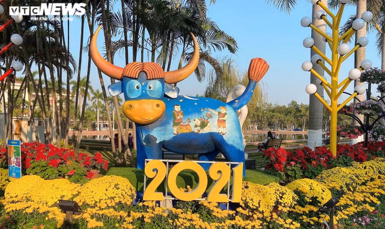 TRỰC TIẾP: Người dân cả nước chờ đón năm mới Tân Sửu 2021 - 19