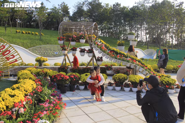 TRỰC TIẾP: Người dân cả nước chờ đón năm mới Tân Sửu 2021 - 14