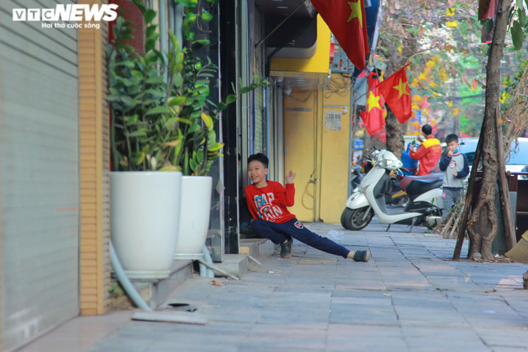 TRỰC TIẾP: Người dân cả nước chờ đón năm mới Tân Sửu 2021 - 33