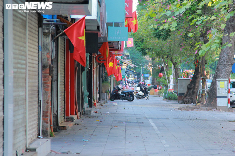 TRỰC TIẾP: Người dân cả nước chờ đón năm mới Tân Sửu 2021 - 34