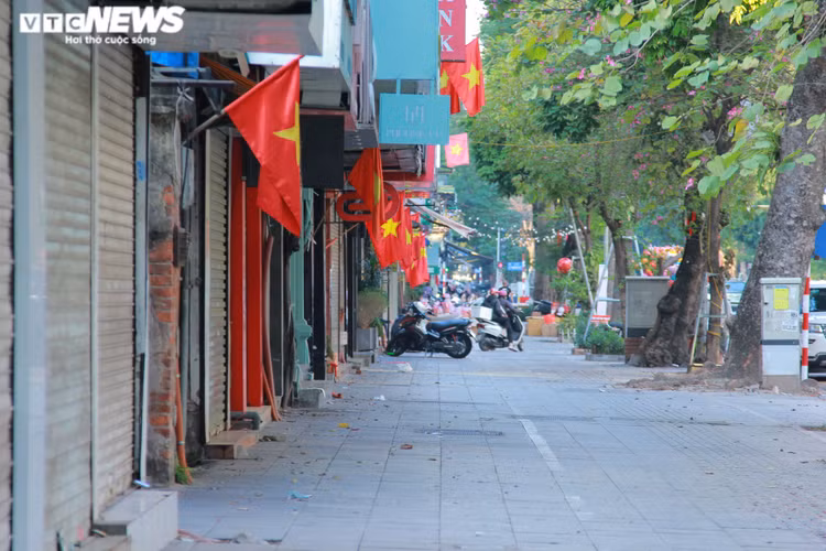 TRỰC TIẾP: Người dân cả nước chờ đón năm mới Tân Sửu 2021 - 34