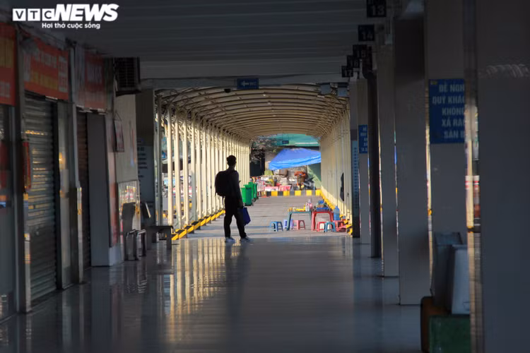 TRỰC TIẾP: Người dân cả nước chờ đón năm mới Tân Sửu 2021 - 28