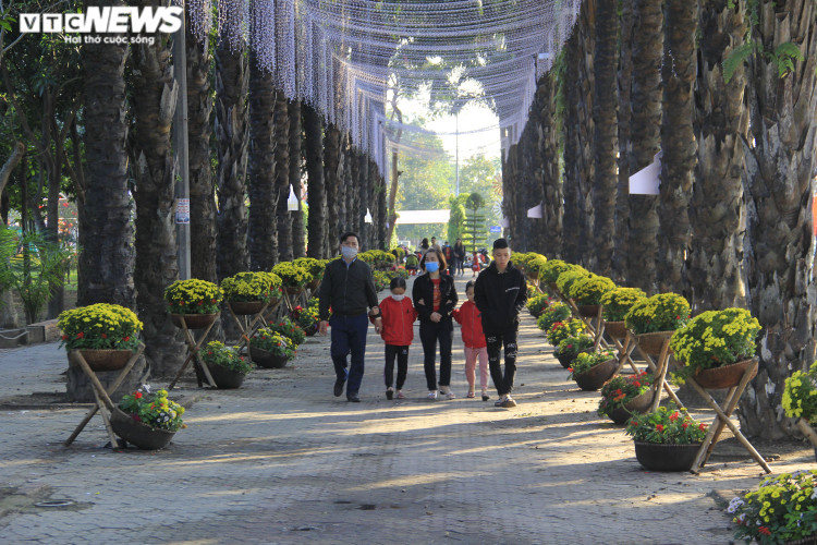 TRỰC TIẾP: Người dân cả nước chờ đón năm mới Tân Sửu 2021 - 17