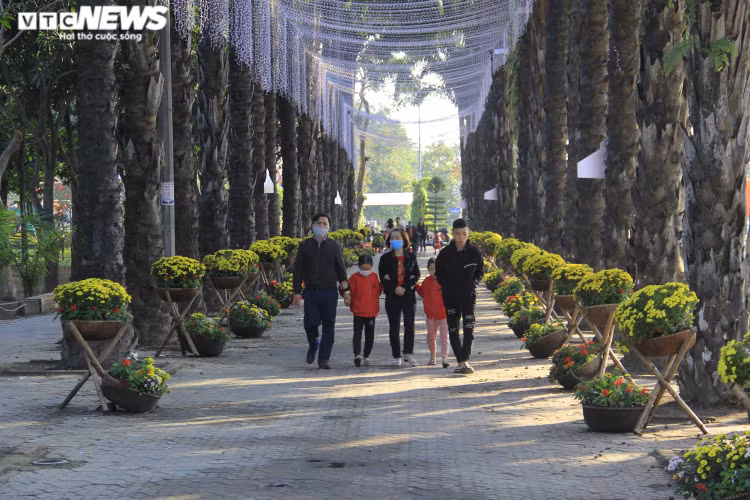 TRỰC TIẾP: Người dân cả nước chờ đón năm mới Tân Sửu 2021 - 17