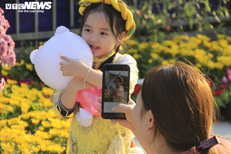 TRỰC TIẾP: Người dân cả nước chờ đón năm mới Tân Sửu 2021 - 11