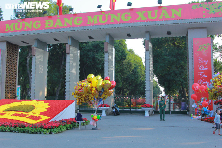 TRỰC TIẾP: Người dân cả nước chờ đón năm mới Tân Sửu 2021 - 1