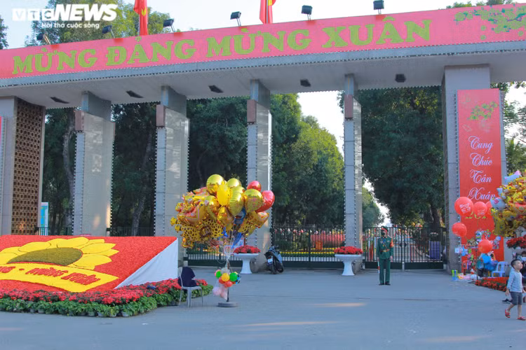 TRỰC TIẾP: Người dân cả nước chờ đón năm mới Tân Sửu 2021 - 1