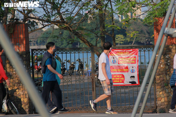 TRỰC TIẾP: Người dân cả nước chờ đón năm mới Tân Sửu 2021 - 2