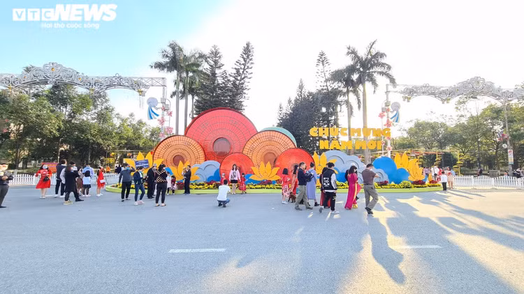 TRỰC TIẾP: Người dân cả nước chờ đón năm mới Tân Sửu 2021 - 20