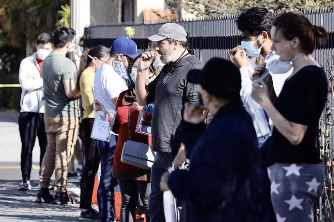 Nóng: Hai biến thể COVID-19 hợp nhất thành một virus lai đột biến nặng - Lo ngại về 1 giai đoạn mới của đại dịch - Ảnh 1.