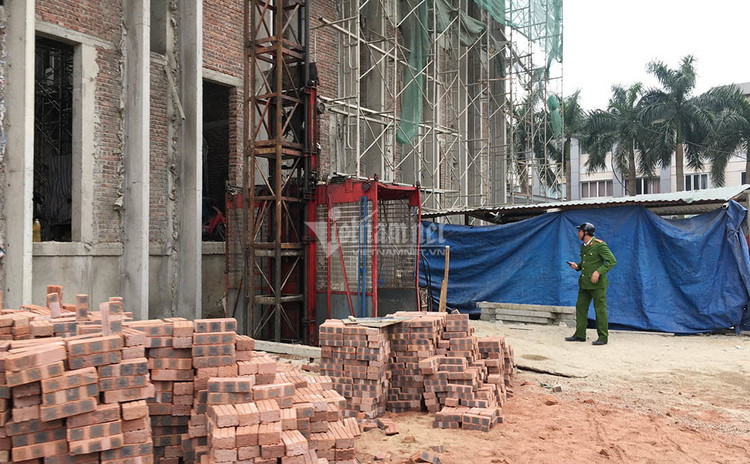 Sự cố rơi thang máy ở Nghệ An làm 3 người chết, nhà thầu lên tiếng