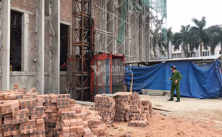 Sự cố rơi thang máy ở Nghệ An làm 3 người chết, nhà thầu lên tiếng