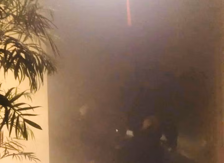 Cháy tại chung cư 21 tầng, người dân nháo nhào chạy - 3