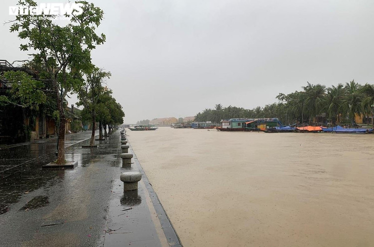Lũ trên các sông ở Quảng Ngãi đang lên, Quảng Nam cảnh báo lũ quét ở miền núi - 1