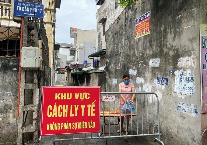 Khu vực nhà ở của bệnh nhân 8853 bị cách ly y tế. Ảnh: Khiếu Hương.