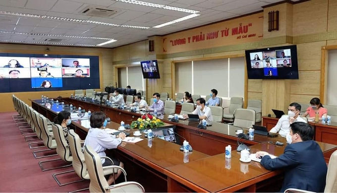 Bộ Y tế đàm phán với Johnson & Johnson về cung ứng vaccine Covid-19 sáng 4/6. Ảnh: Trần Minh.