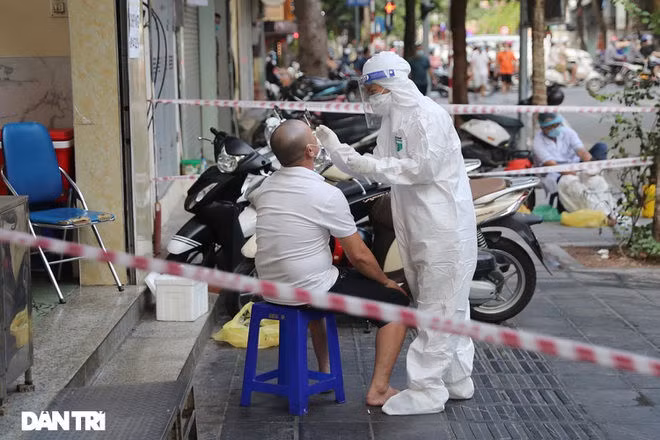 Các ca Covid-19 ở Hà Nội đến nhiều hàng quán trước khi được phát hiện - 1