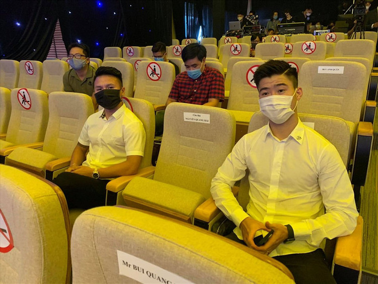 Các tuyển thủ đội tuyển Việt Nam tham gia lễ bốc thăm trực tuyến vòng loại thứ 3 World Cup 2022.