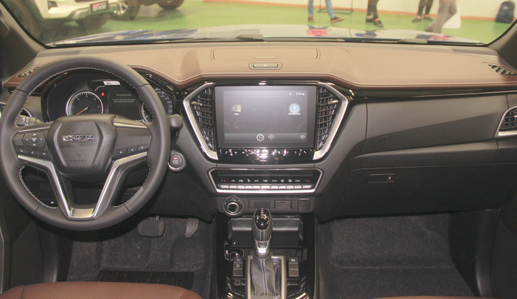 Giá từ 630 triệu, nên chọn bán tải Mazda BT-50 hay Isuzu D-Max?