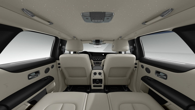 Rolls-Royce New Ghost về Việt Nam, giá tiêu chuẩn gần 30 tỷ đồng