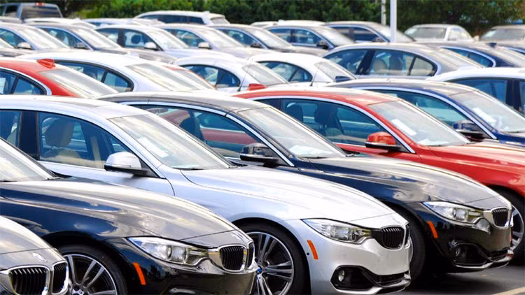 Ô tô nhập khẩu tháng 8 giảm mạnh