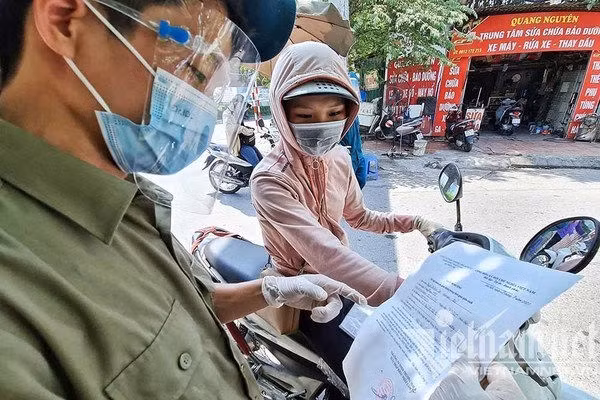 Hà Nội giãn cách kéo dài, người thân từ tỉnh ngoài có được vào chăm sản phụ?