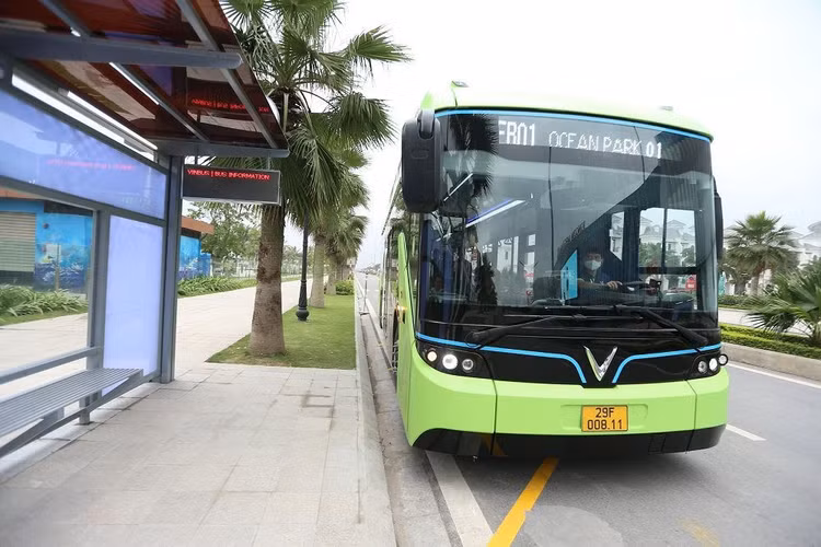 Xe buýt điện của VinBus chính thức lăn bánh.