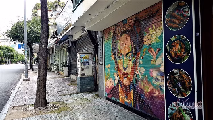 Tiếp tục cấm vũ trường, quán bar, karaoke, rạp phim sau ngày 30/9