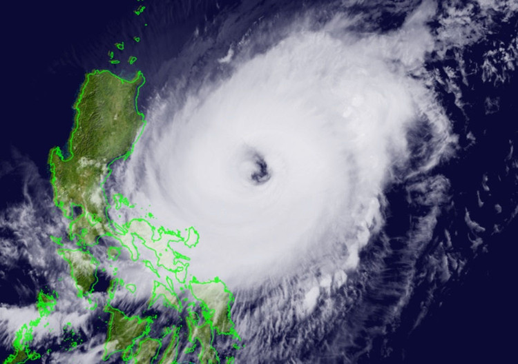 sieu bao Surigae gan Bien Dong anh 2