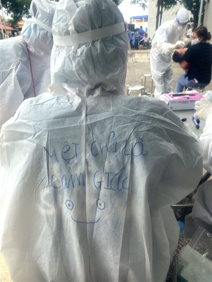 sinh vien chong dich anh 2