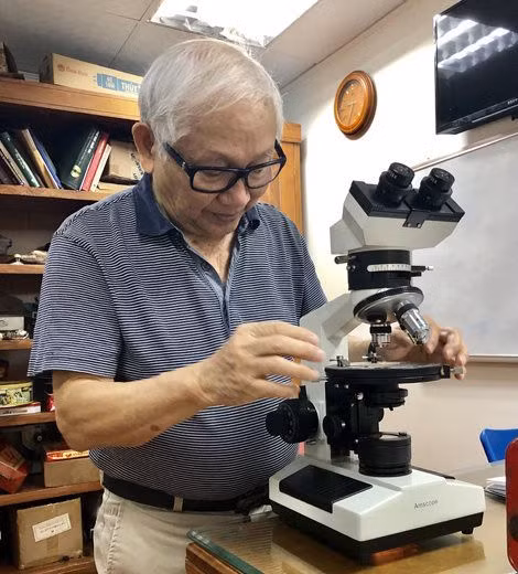 GS.TSKH Phan Trường Thị tại Viện Đá quý, Vàng và Trang sức Việt.