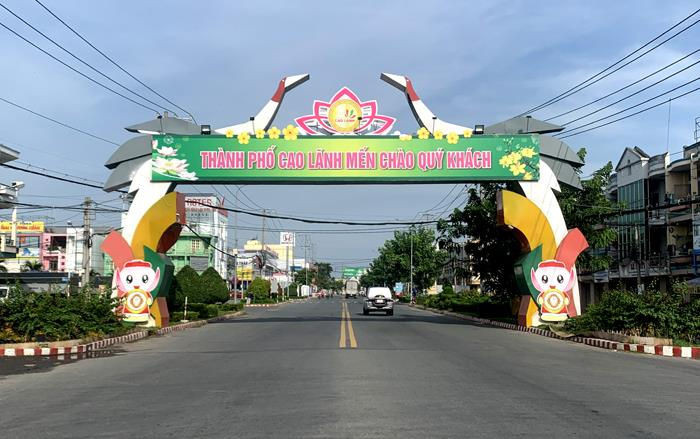 Nhiều địa phương ở miền Tây nới lỏng giãn cách - 1