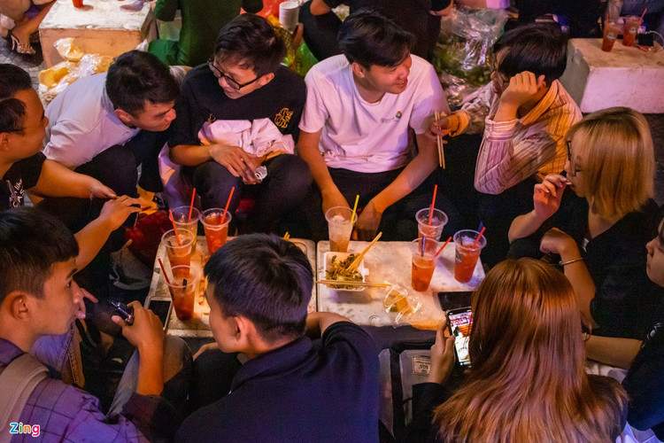 Gioi tre TP.HCM nho com suon, tra dau via he anh 1