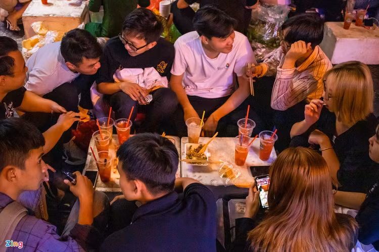 Gioi tre TP.HCM nho com suon, tra dau via he anh 1