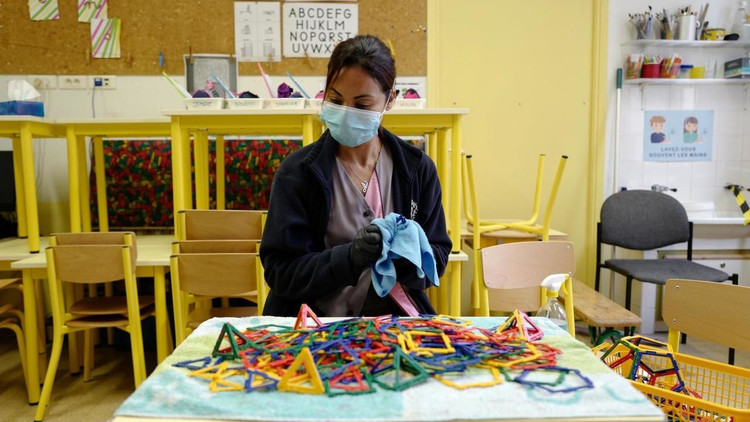 hoc sinh den truong trong mua dich anh 5